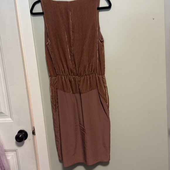 BCBGeneration | V-Neck Dusty rose pink  Dress w/ pockets - Medium - Picture 5 of 8